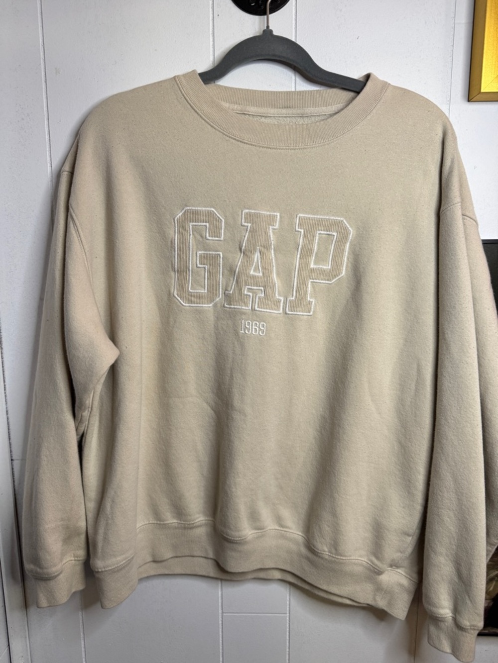 Women’s GAP sweatshirt